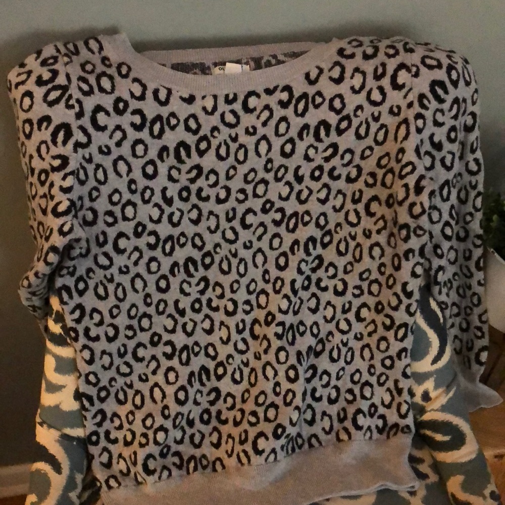 Size large old navy sweater